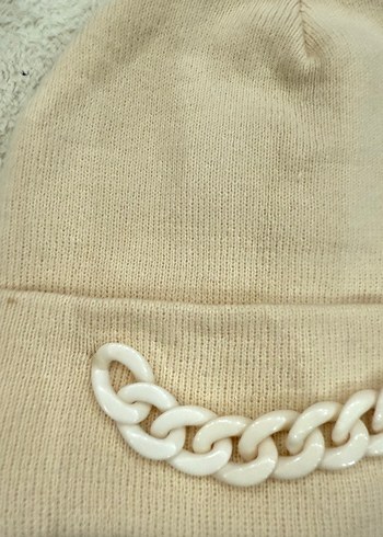 Bej Zincir Detaylı Kadın Bere - Görsel 2