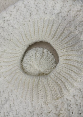 Beyaz Kürklü  ressam Kadın Yün Bere - Görsel 2