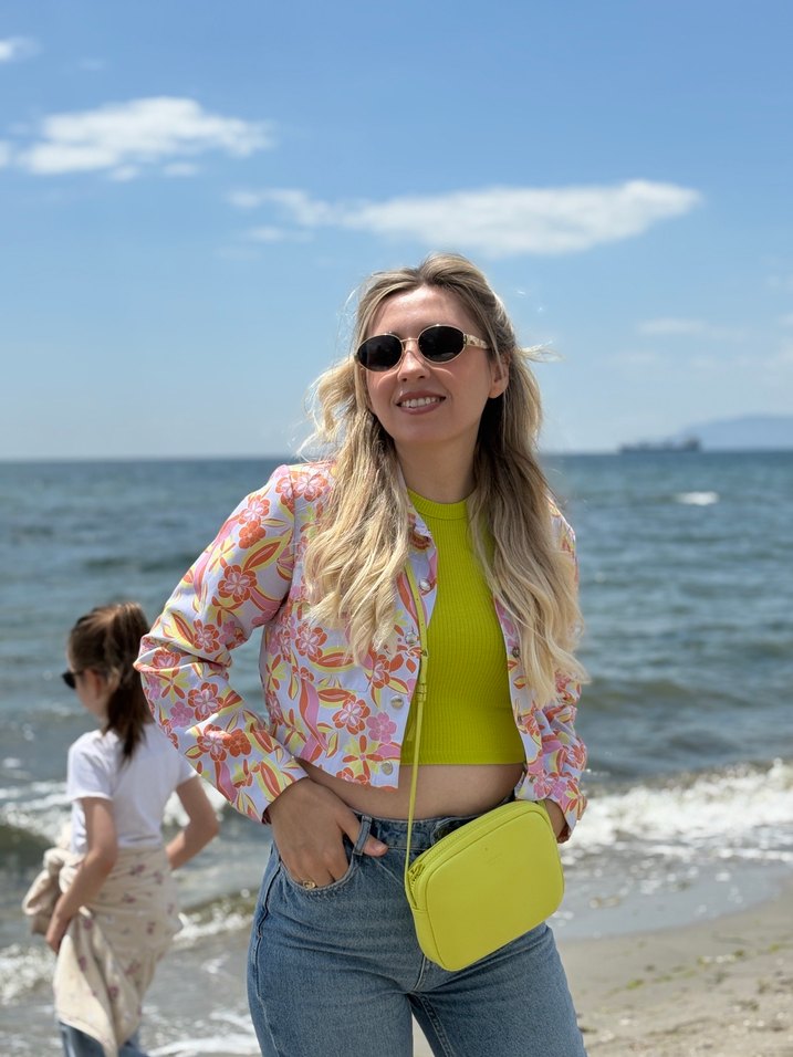 Sarı Tie-Dye Desenli Mini Kadın Ceket - Görsel 3