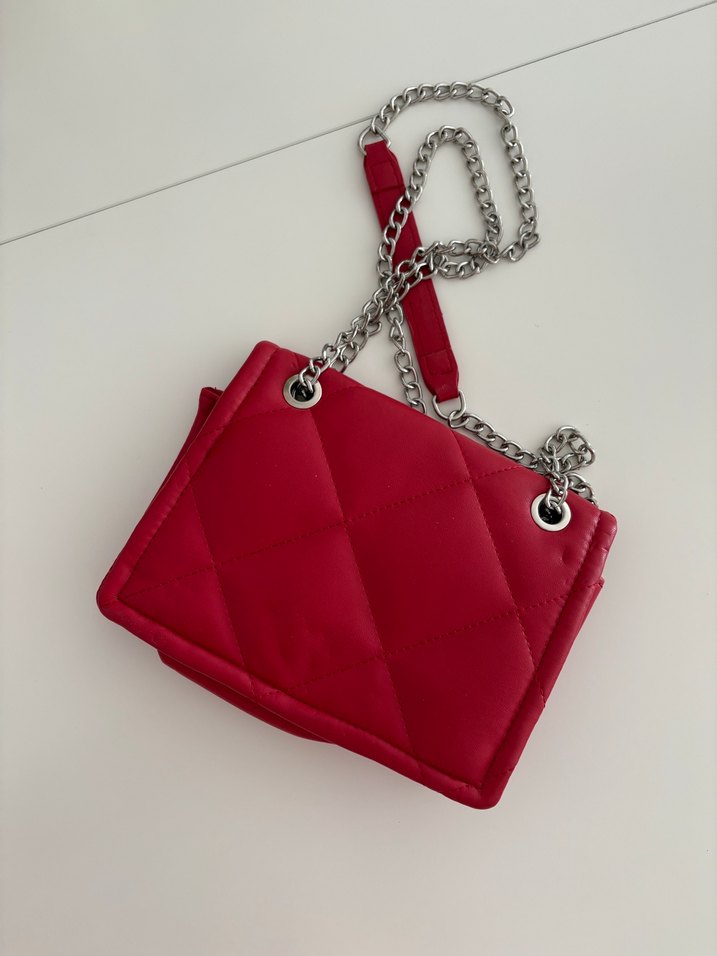 Zincir Detaylı Kırmızı Deri Kadın Çanta - Görsel 3