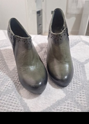 Gri Dolgu Topuklu Tokalı Kadın Bot - Görsel 5