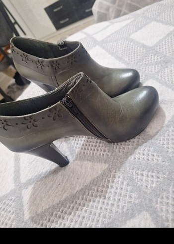 Gri Dolgu Topuklu Tokalı Kadın Bot - Görsel 2