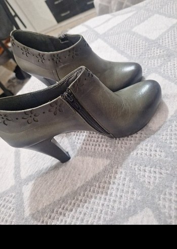 Gri Dolgu Topuklu Tokalı Kadın Bot - Görsel 6