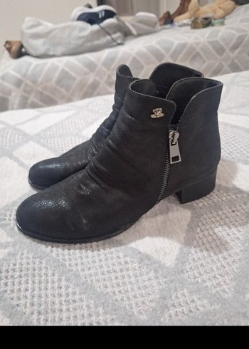 Siyah Süet Tokalı Blok Topuklu Kadın Bot - Görsel 3