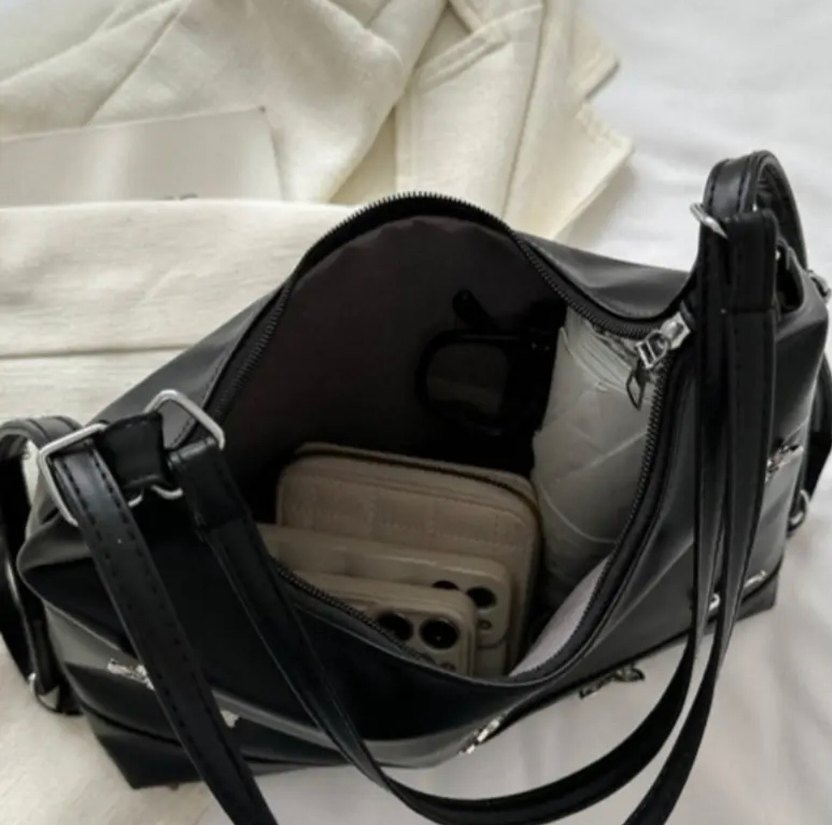 Kelebek Süslemeli Siyah Deri Gotik Çanta - Görsel 3