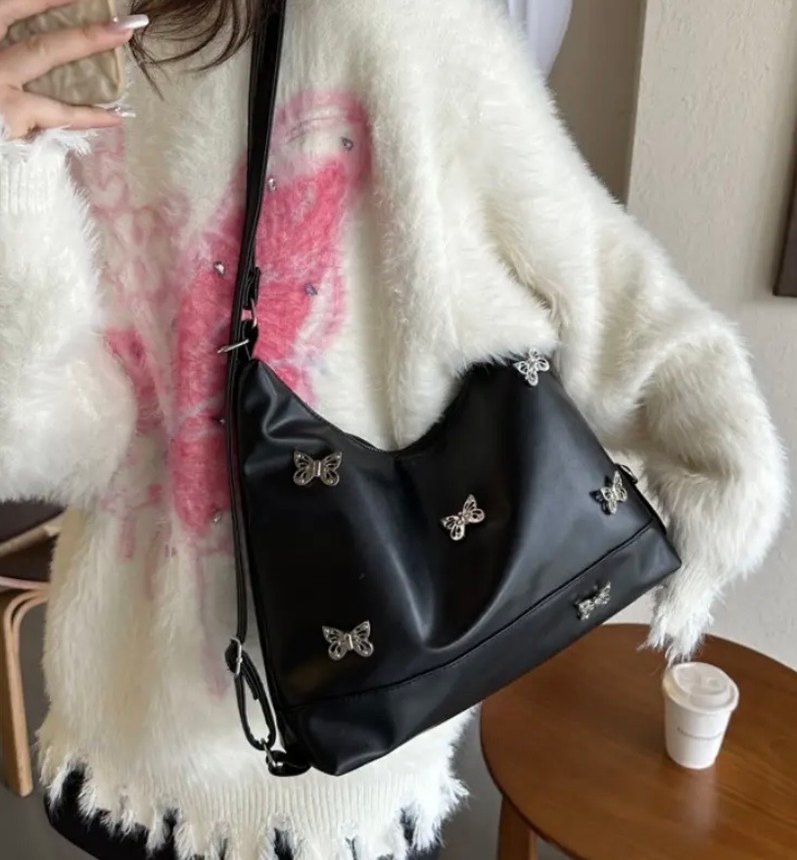 Kelebek Süslemeli Siyah Deri Gotik Çanta - Görsel 2