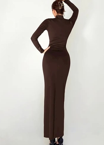 Kahverengi Uzun Kollu Yüksek Yakalı Kadın Elbise - Görsel 4