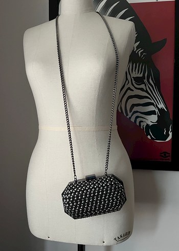 H&M taşlı zımbalı zincir askılı clutch - Görsel 2