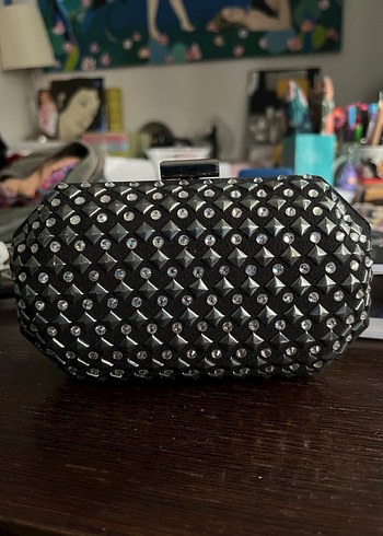 H&M taşlı zımbalı zincir askılı clutch - Görsel 3