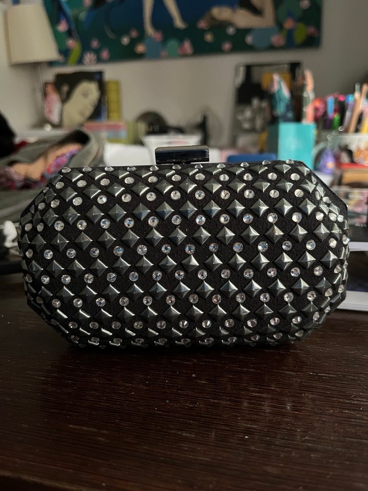 H&M taşlı zımbalı zincir askılı clutch - Görsel 3