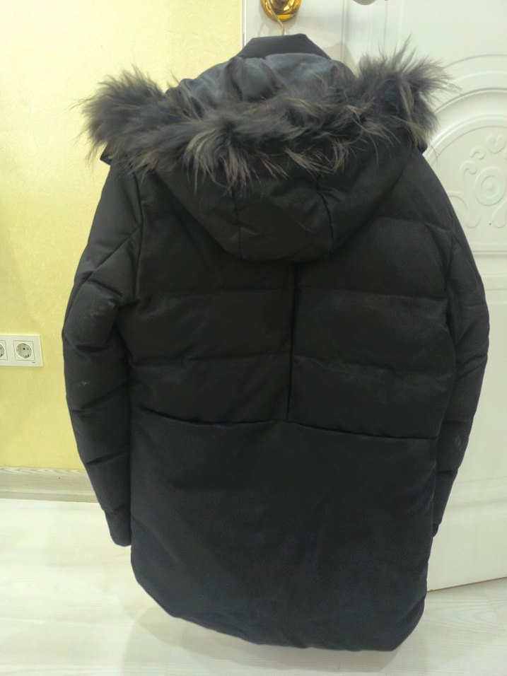 Siyah Kapüşonlu Şişme Mont — görsel 5/5