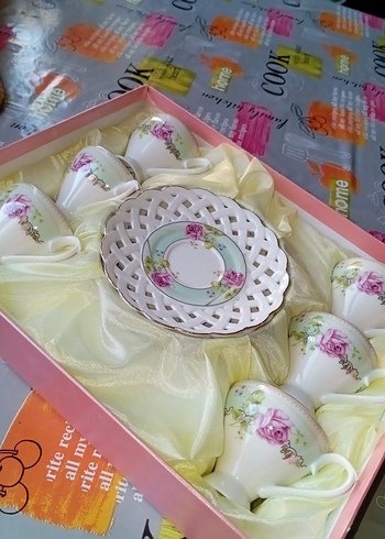 Pembe Güllü Beyaz Porselen Çay Fincanı Seti