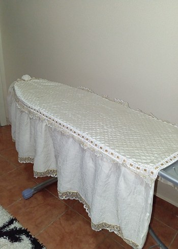 Nakışlı Beyaz Parlak Yatak Örtüsü - Görsel 2