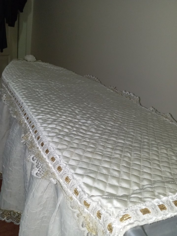 Nakışlı Beyaz Parlak Yatak Örtüsü - Görsel 4