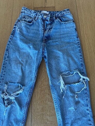 Zara ZARA yırtık detaylı mom jean pantolon