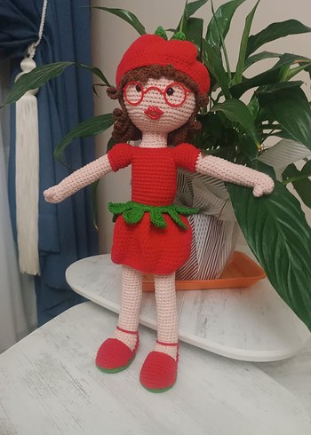 Kırmızı Renkli Örgü Bebek - Görsel 2