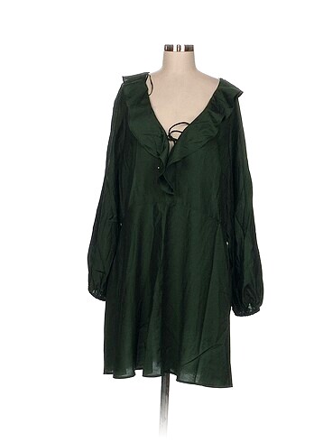 H&M Kısa Elbise %70 İndirimli.