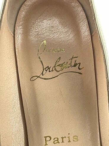 37 Beden çeşitli Renk Christian Louboutin Stiletto %70 İndirimli.