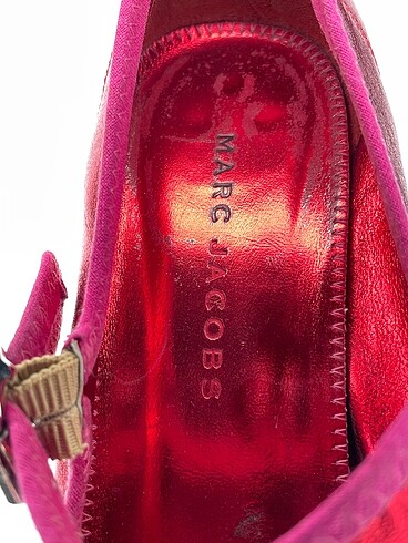 37,5 Beden kırmızı Renk Marc Jacobs Babet %70 İndirimli.