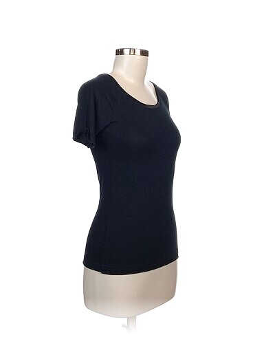 Guess Guess T-shirt %70 İndirimli.
