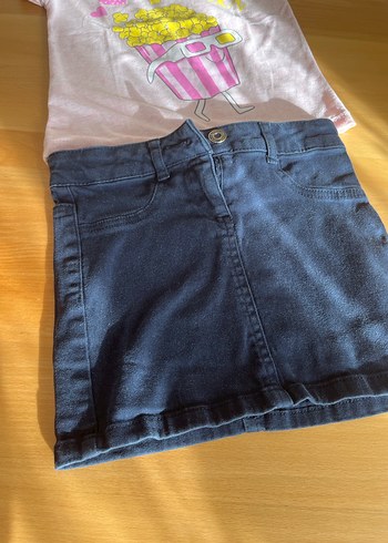 Kız Çocuk Pembe Tişört ve kot eteği - Görsel 4