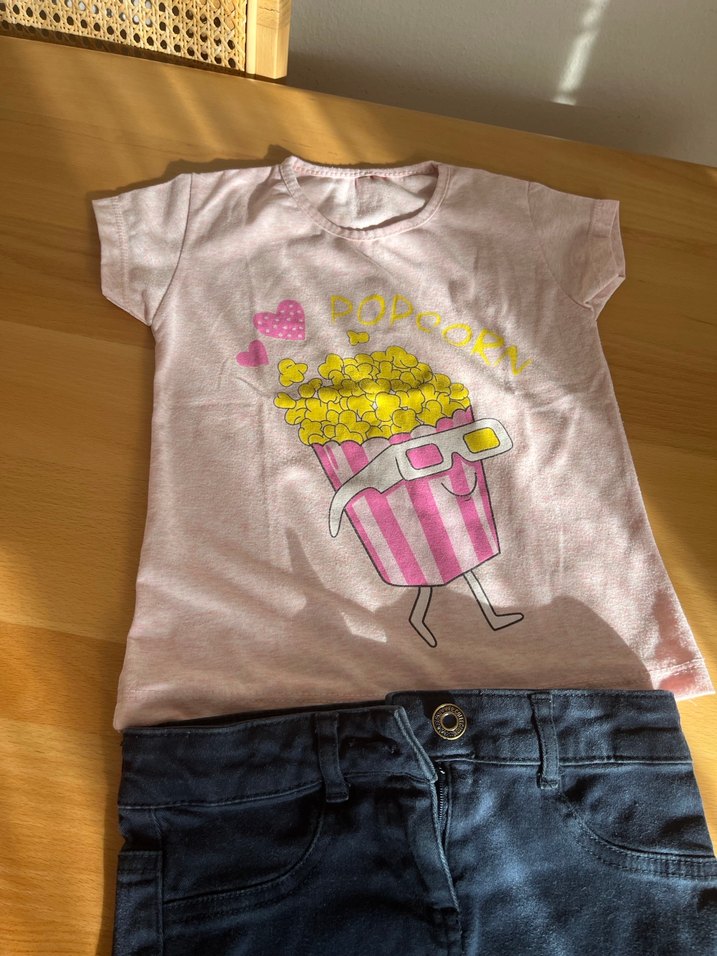 Kız Çocuk Pembe Tişört ve kot eteği - Görsel 3