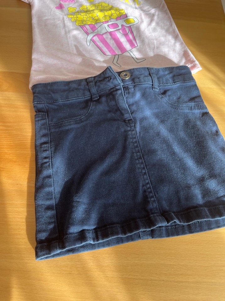 Kız Çocuk Pembe Tişört ve kot eteği - Görsel 4