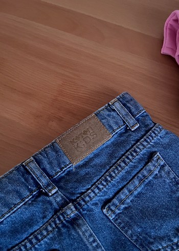 Pullu Pembe Kapüşonlu ve kot şort - Görsel 2