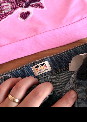 Pullu Pembe Kapüşonlu ve kot şort - Görsel 5