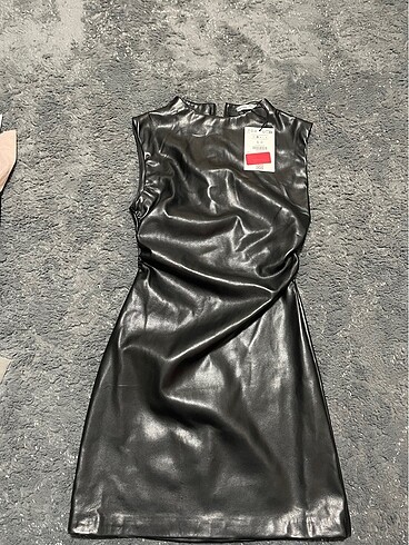 BERSHKA DERİ ELBİSE YENİ UYGUN