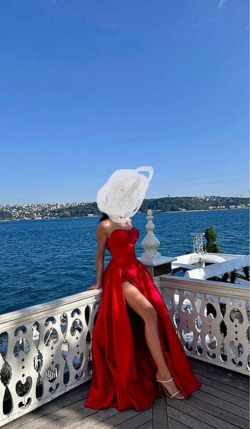 Kırmızı Saten Elbise