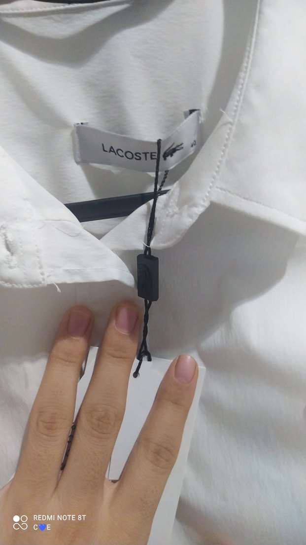 Düğmeli, V Yakalı Beyaz Kadın Gömlek - Görsel 2