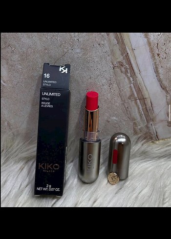 Beden kırmızı Renk KIKO Unlimited Stylo Ruj Serisi