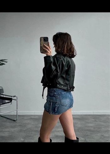Bershka Siyah Deri Kemerli Kısa Biker Ceket