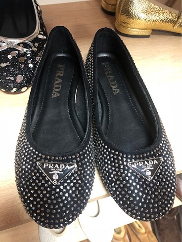Prada Prada babet renkler için yana kaydırınız