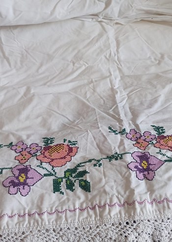 El İşi Çiçekli Kanaviçe İşlemeli Örtü - Görsel 3