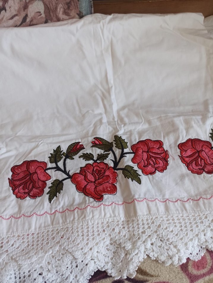 El İşi Çiçekli Kanaviçe İşlemeli Örtü - Görsel 2