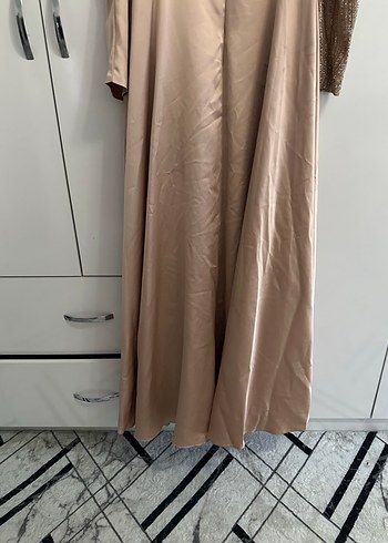 Bej Parlak Yılan Desenli Uzun Abiye Elbise - Görsel 4