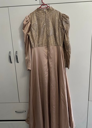 Bej Parlak Yılan Desenli Uzun Abiye Elbise - Görsel 2