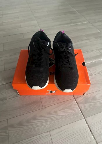 Mor Yılan Desenli Bağcıklı Spor Ayakkabı - Görsel 4