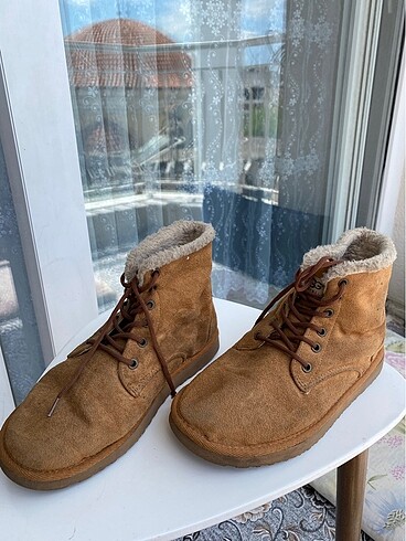 UGG BOT
