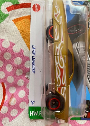 Beden Hot Wheels Layin Lowrider Sarı Oyuncak Araba