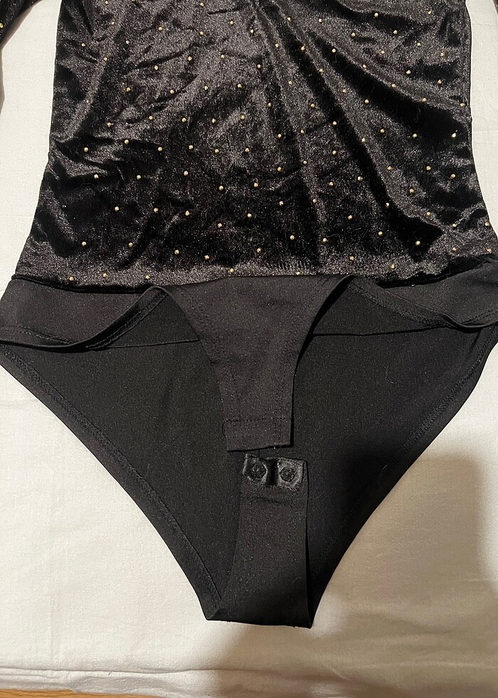 Kadife üzeri gold taşlı bluz - Görsel 4