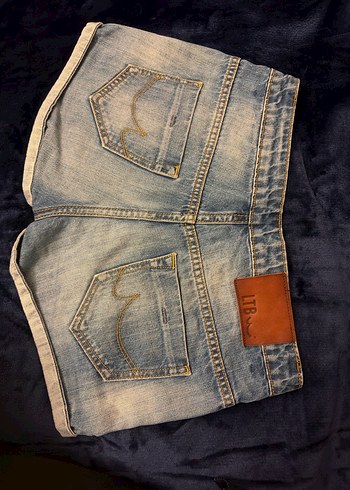 Düğmeli Mini Kot Şort - Görsel 3