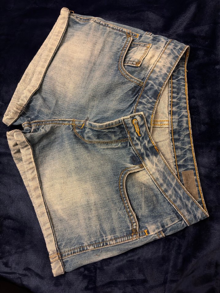 Düğmeli Mini Kot Şort - Görsel 2