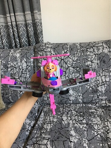 Paw patrol Sky helikopter ve iki adet karekter