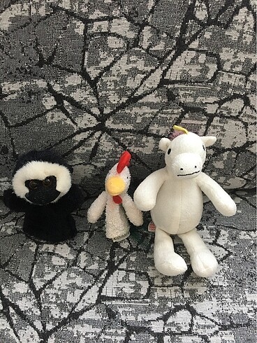 Peluş oyuncak ve parmak kuklaları