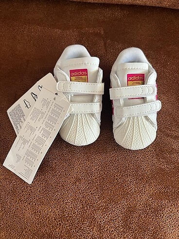 17 Beden beyaz Renk Adidas Süperstar çocuk ayakkabısı