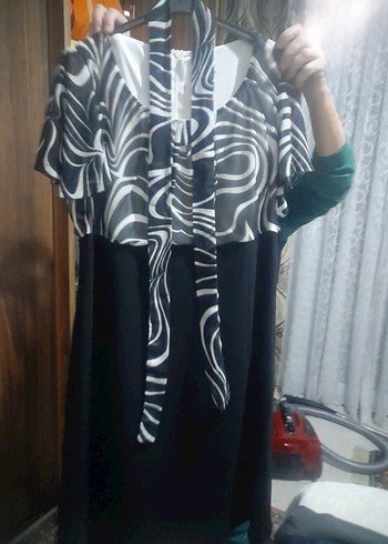 Gri  Desenli V  Yaka  Elbise 1kere giyildi 2sinin fiyatıdır - Görsel 2