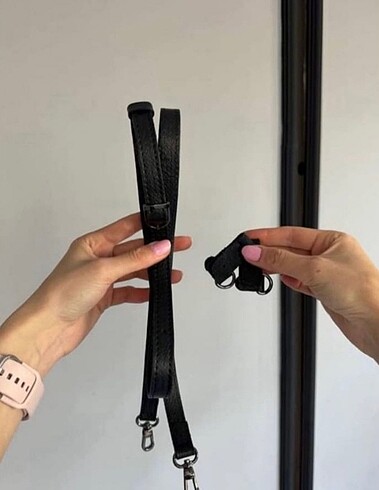 Longchamp Siyah Deri Çanta Askısı